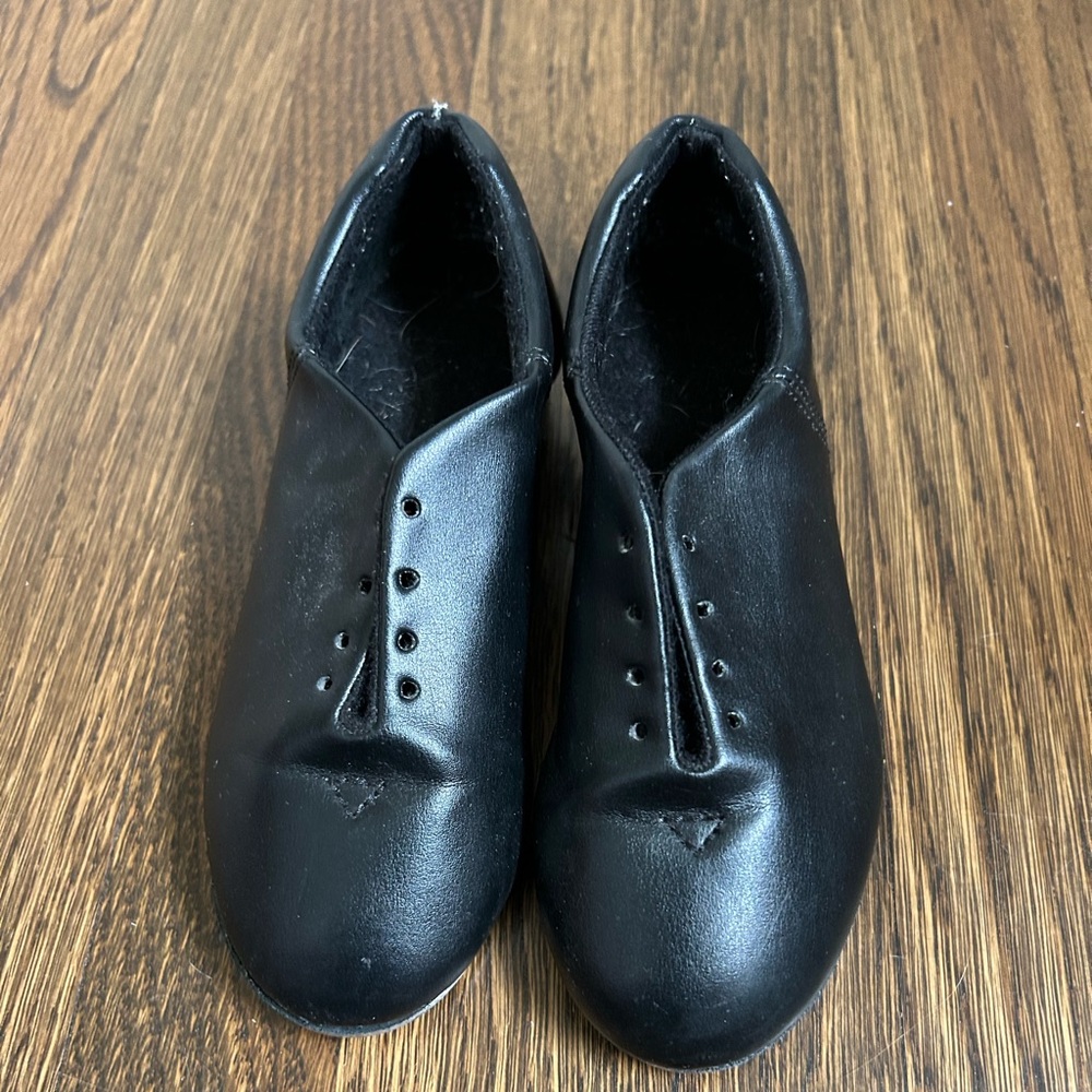 Girls black Capezio taps